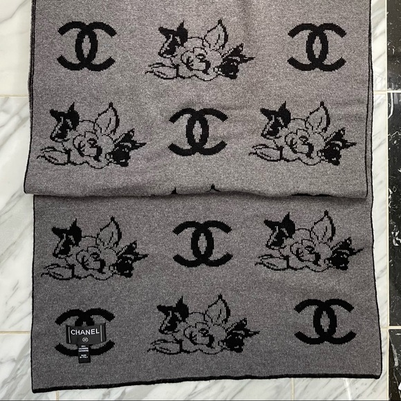 CHANEL 100% CASHMERE SCARF WITH CC LOGO AND CLASSIC FLOWERS ❤️❣️ - Picture 9 of 10